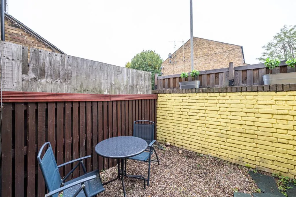 1 bedroom semi-detached house for rent