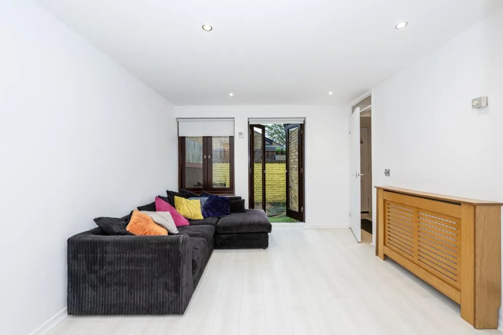 1 bedroom semi-detached house for rent