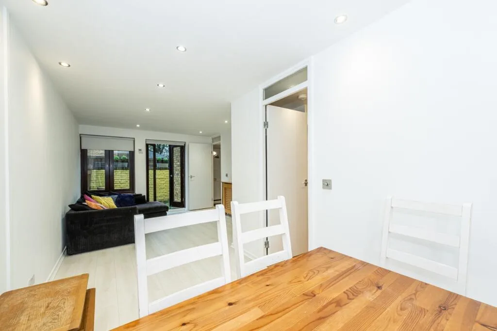 1 bedroom semi-detached house for rent