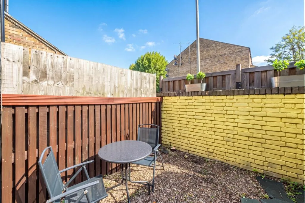 1 bedroom semi-detached house for rent