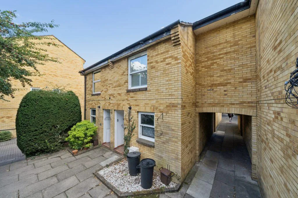4 bedroom terraced house for rent