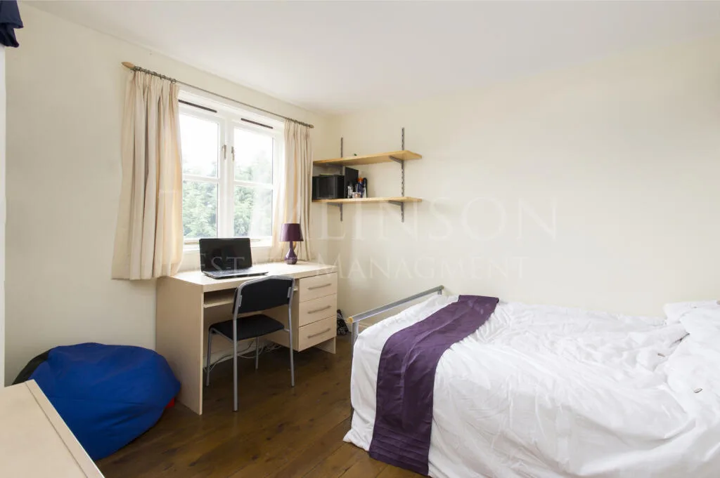 7 bedroom semi-detached house for rent