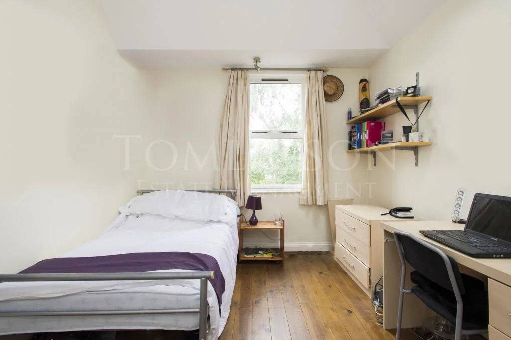 7 bedroom semi-detached house for rent