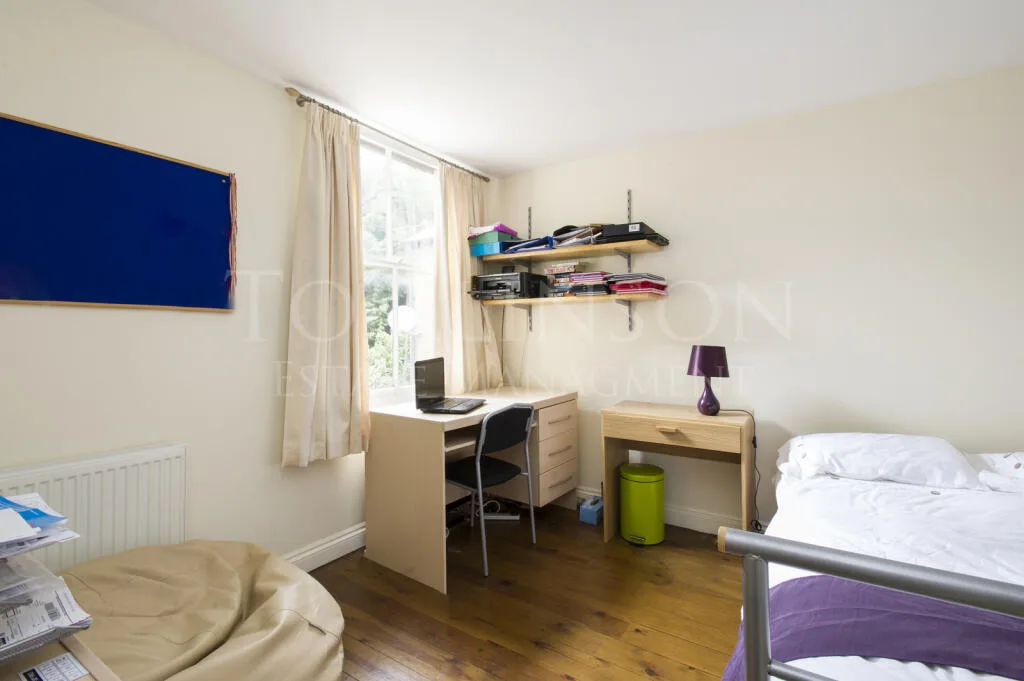 7 bedroom semi-detached house for rent