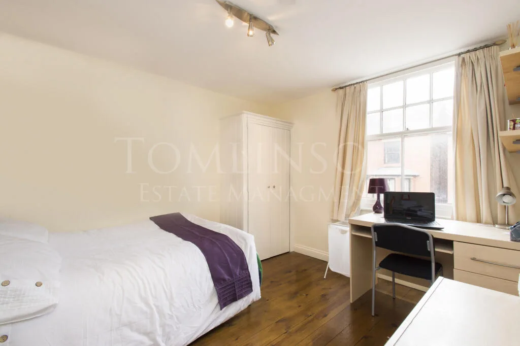 7 bedroom semi-detached house for rent