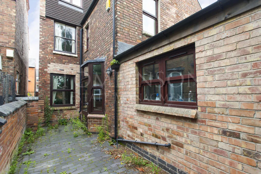 7 bedroom semi-detached house for rent