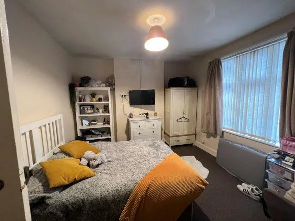 5 bedroom semi-detached house for rent