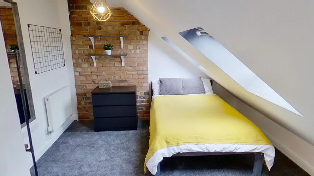 6 bedroom semi-detached house for rent