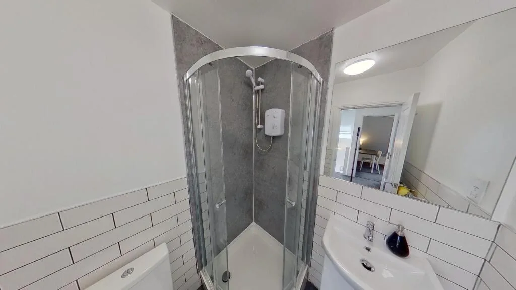 6 bedroom semi-detached house for rent