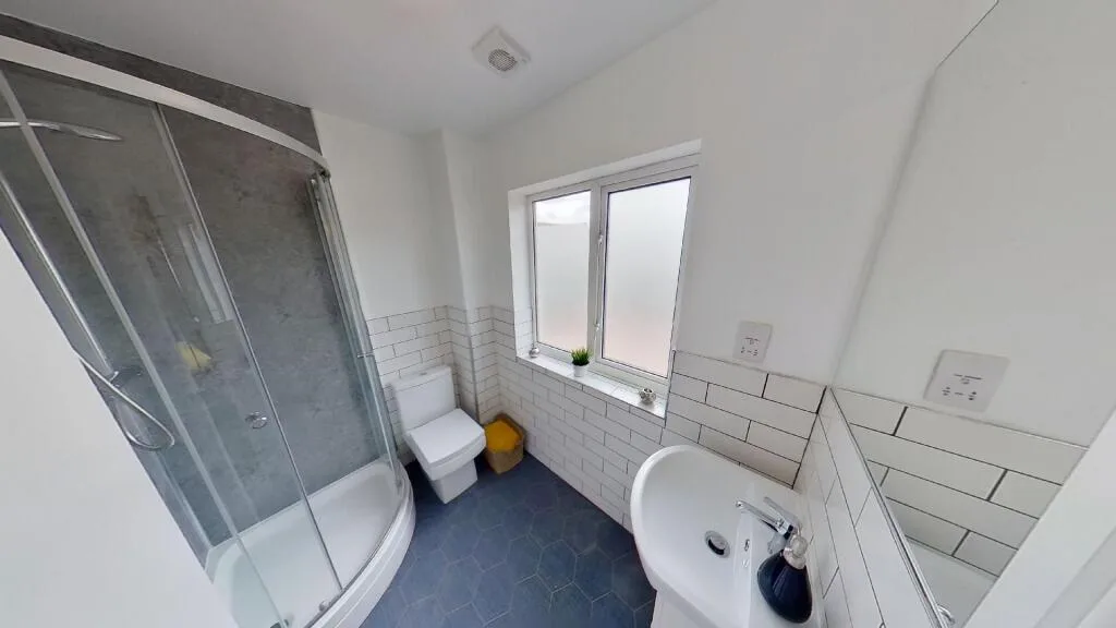 6 bedroom semi-detached house for rent