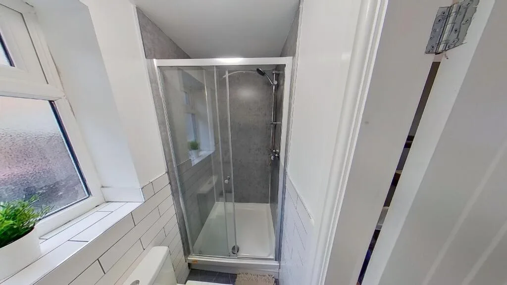 6 bedroom semi-detached house for rent