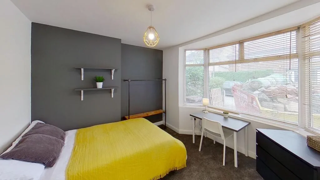 6 bedroom semi-detached house for rent