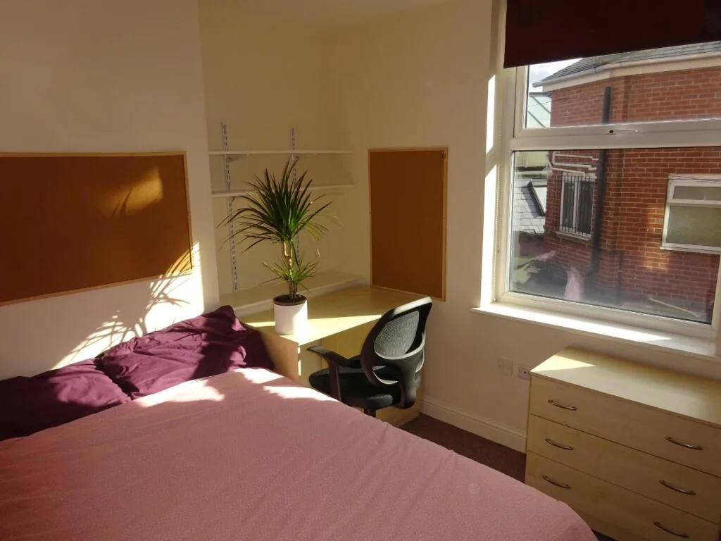 5 bedroom flat for rent