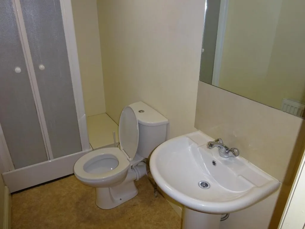 5 bedroom flat for rent