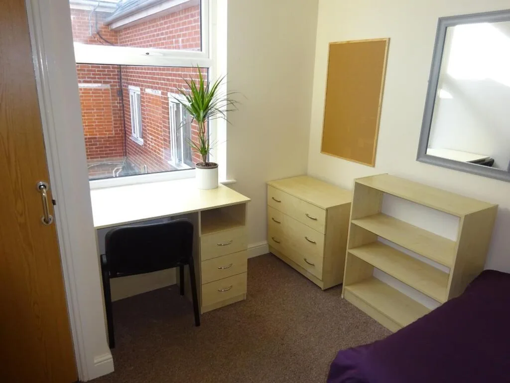 5 bedroom flat for rent
