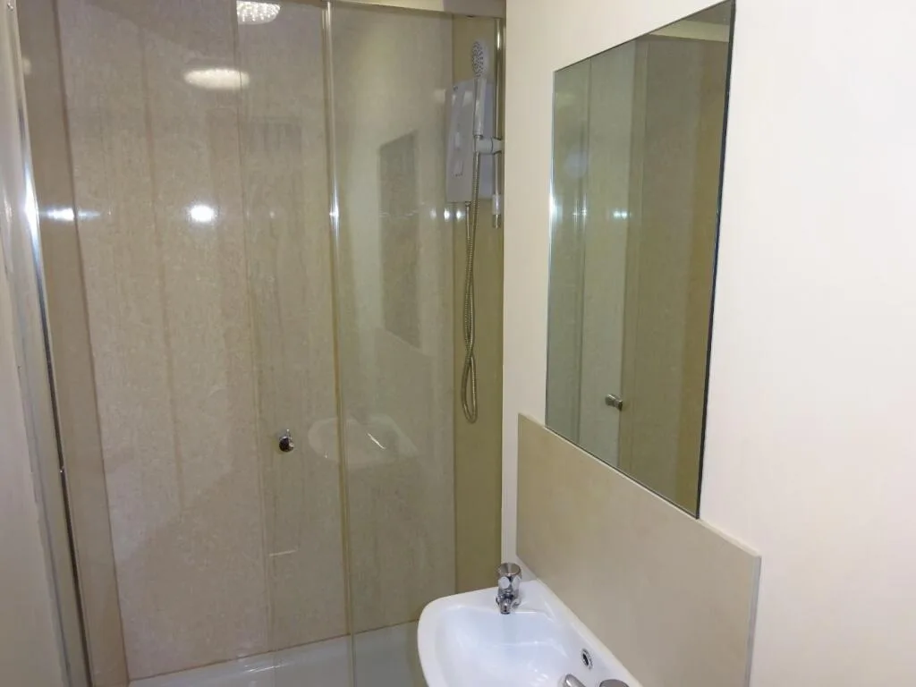 5 bedroom flat for rent