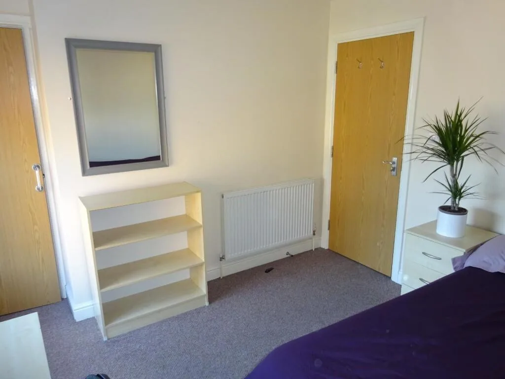 5 bedroom flat for rent