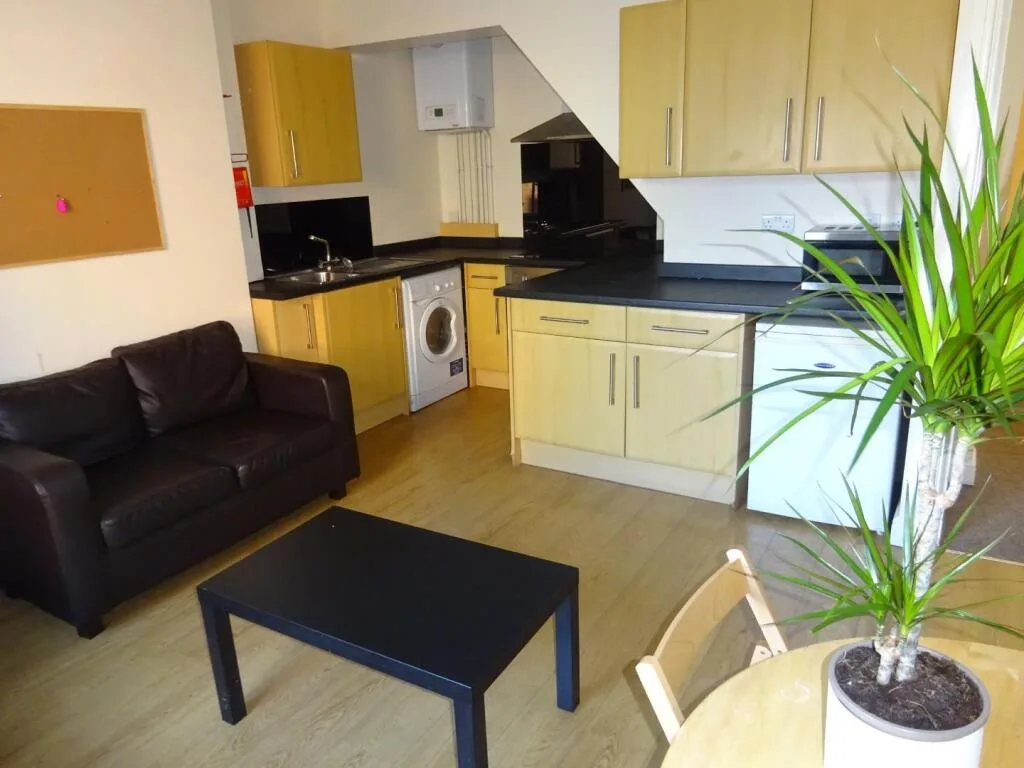 5 bedroom flat for rent