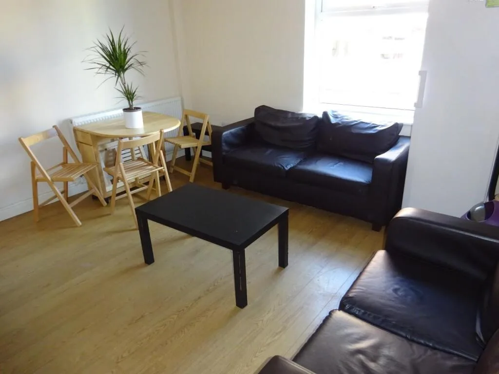 5 bedroom flat for rent