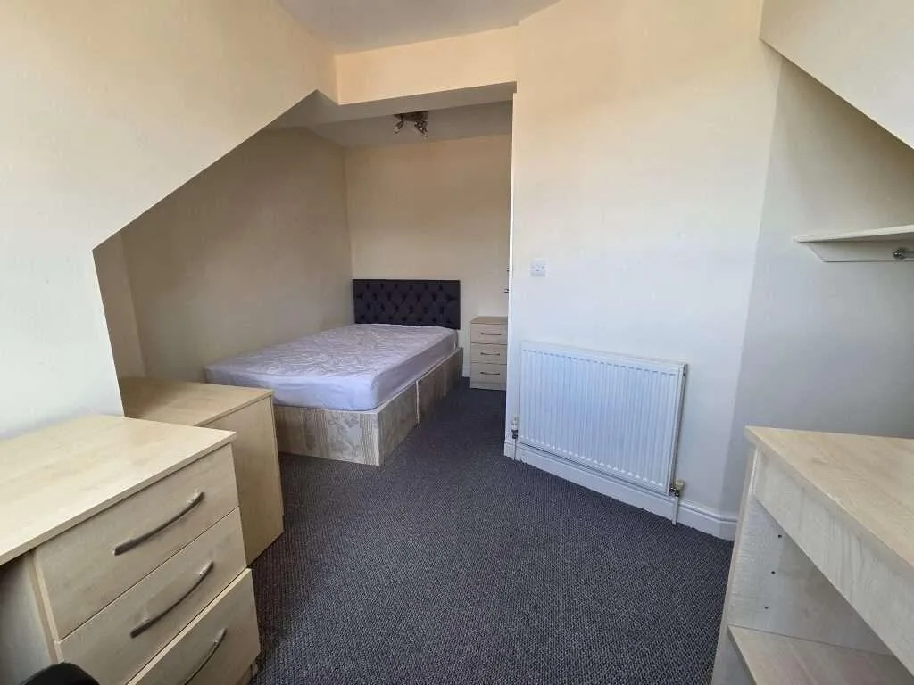 5 bedroom house for rent