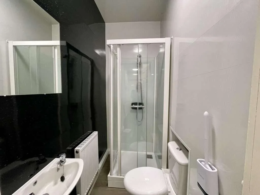 5 bedroom flat for rent