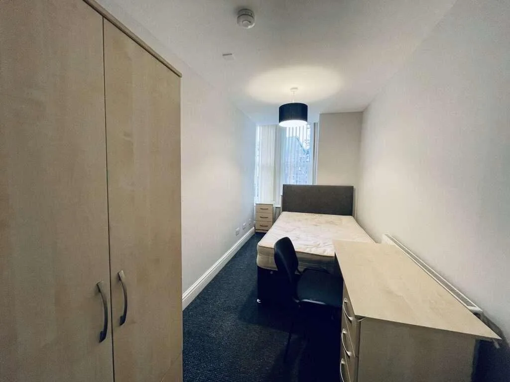 5 bedroom flat for rent