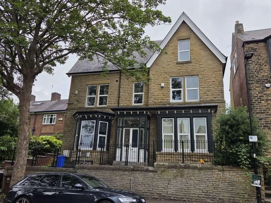 5 bedroom flat for rent