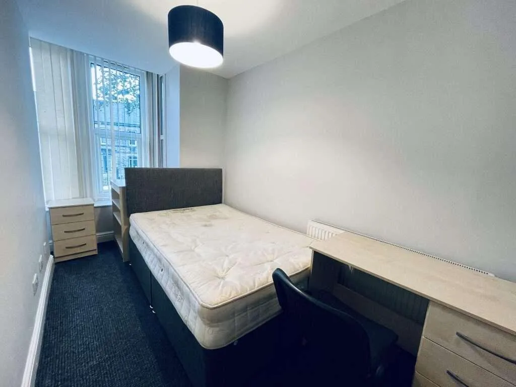 5 bedroom flat for rent