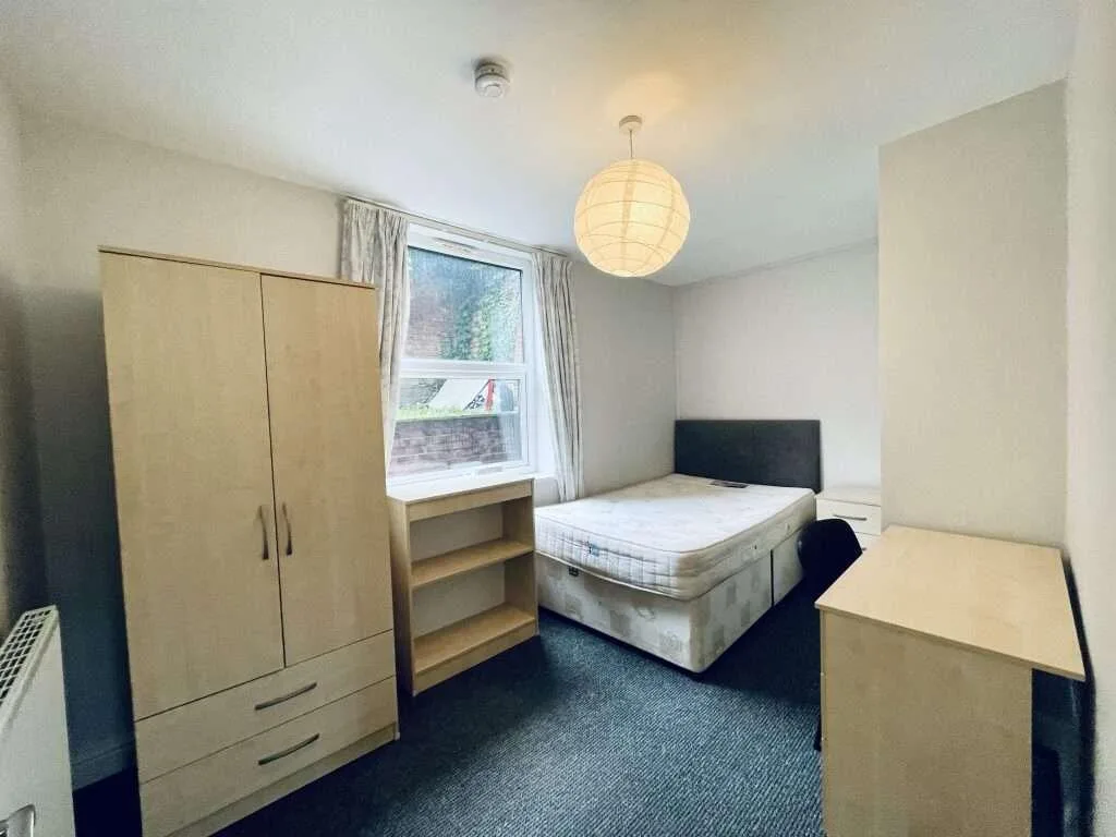 5 bedroom flat for rent