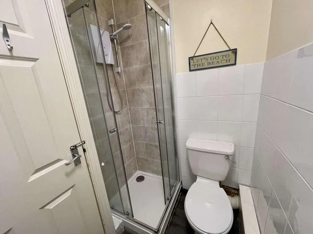 5 bedroom flat for rent