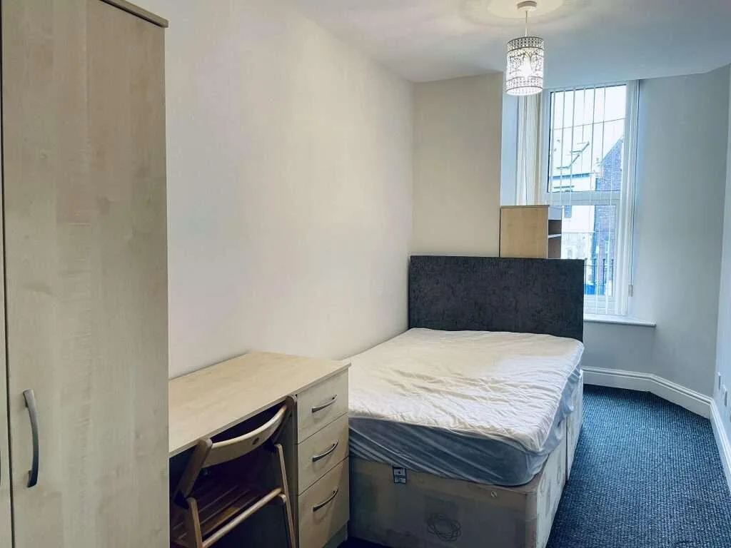 5 bedroom flat for rent