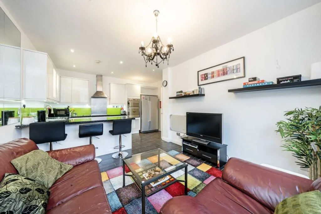 4 bedroom flat for rent