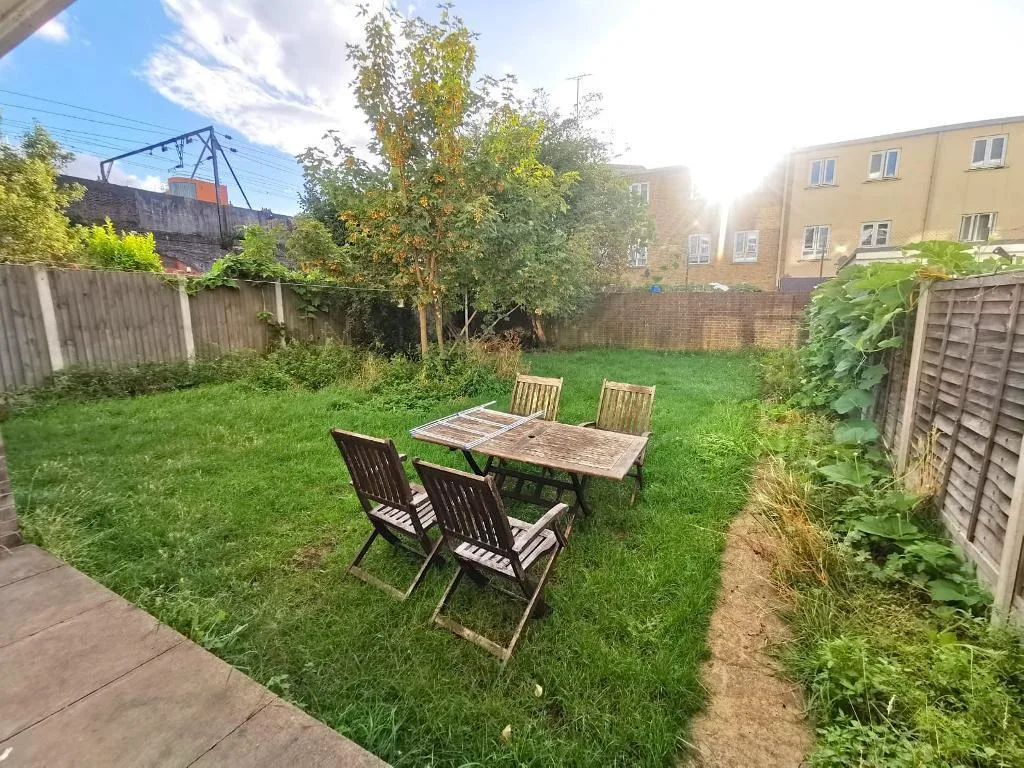 4 bedroom maisonette for rent