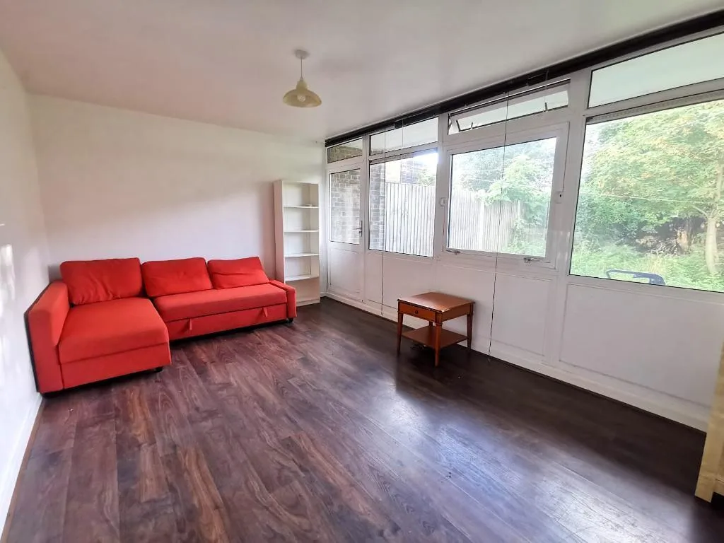 4 bedroom maisonette for rent