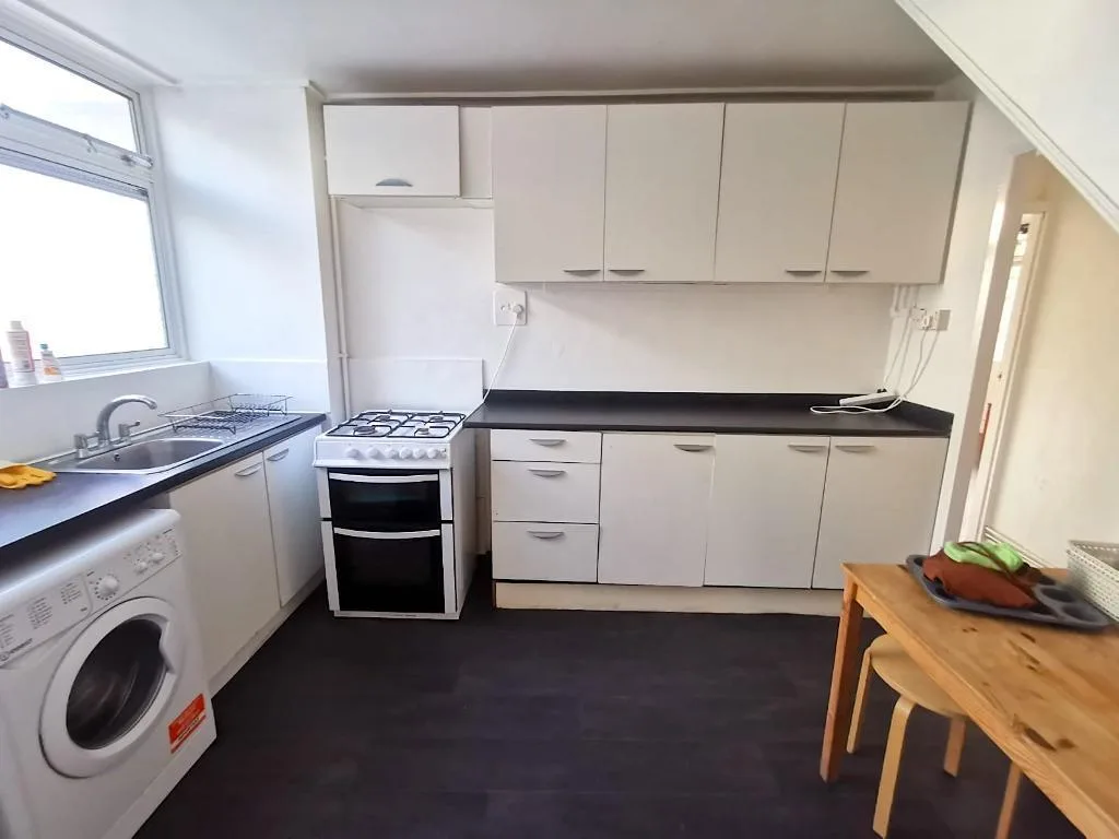 4 bedroom maisonette for rent