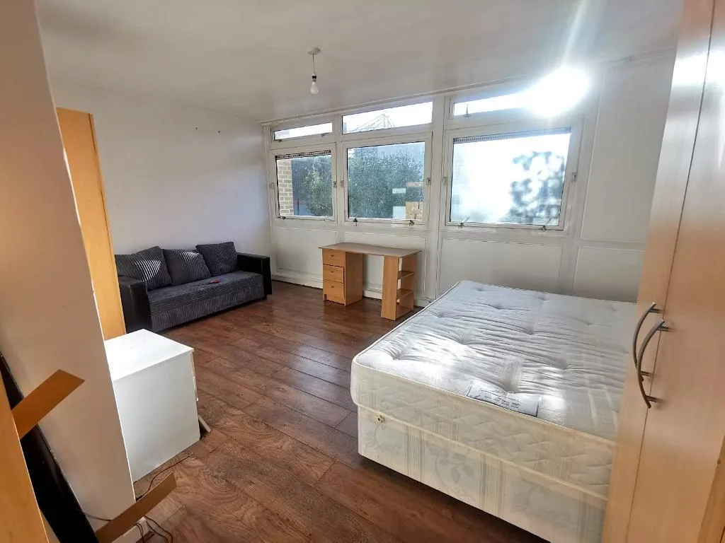 4 bedroom maisonette for rent