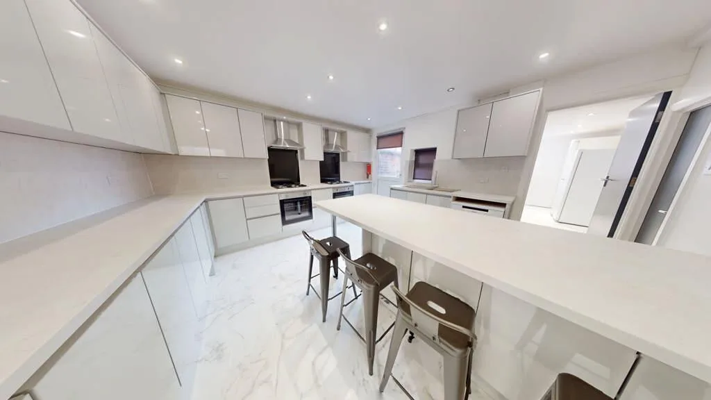 8 bedroom house for rent