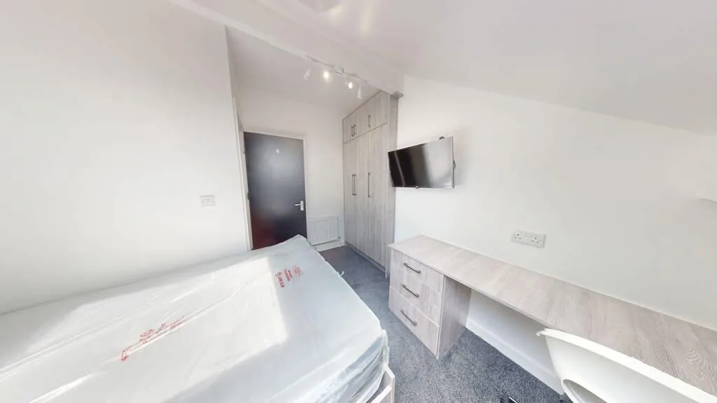 8 bedroom house for rent