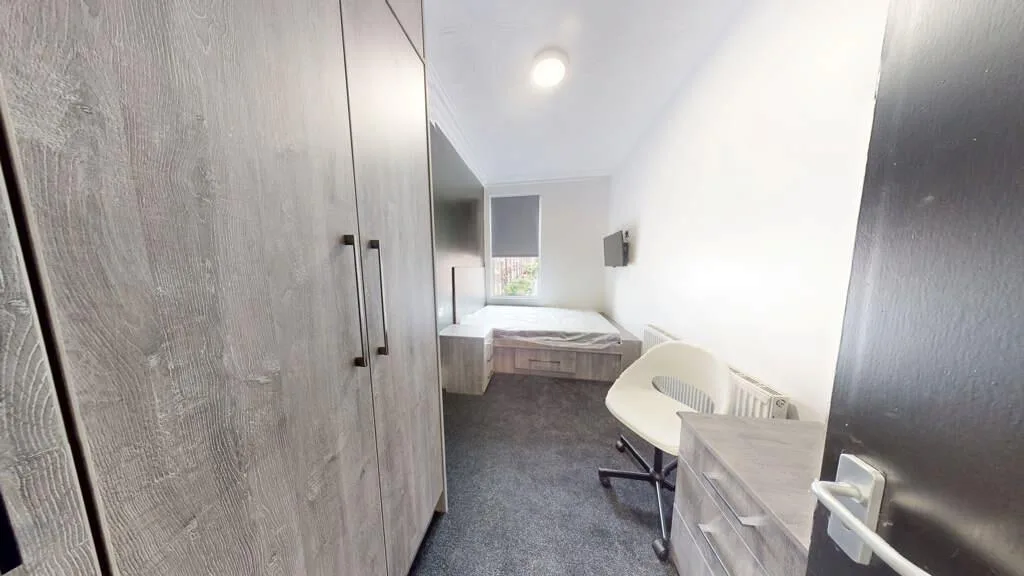 8 bedroom house for rent