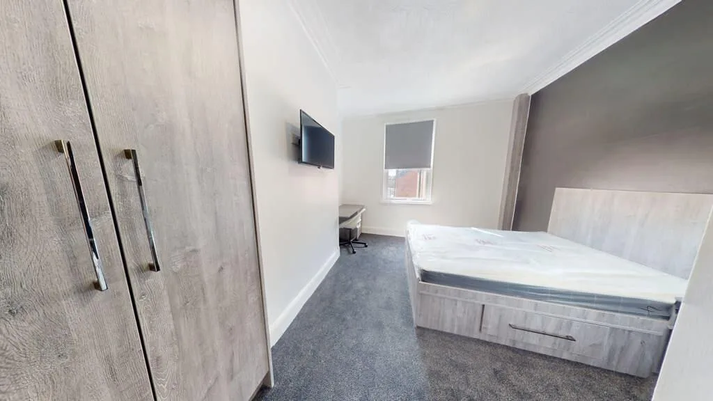 8 bedroom house for rent