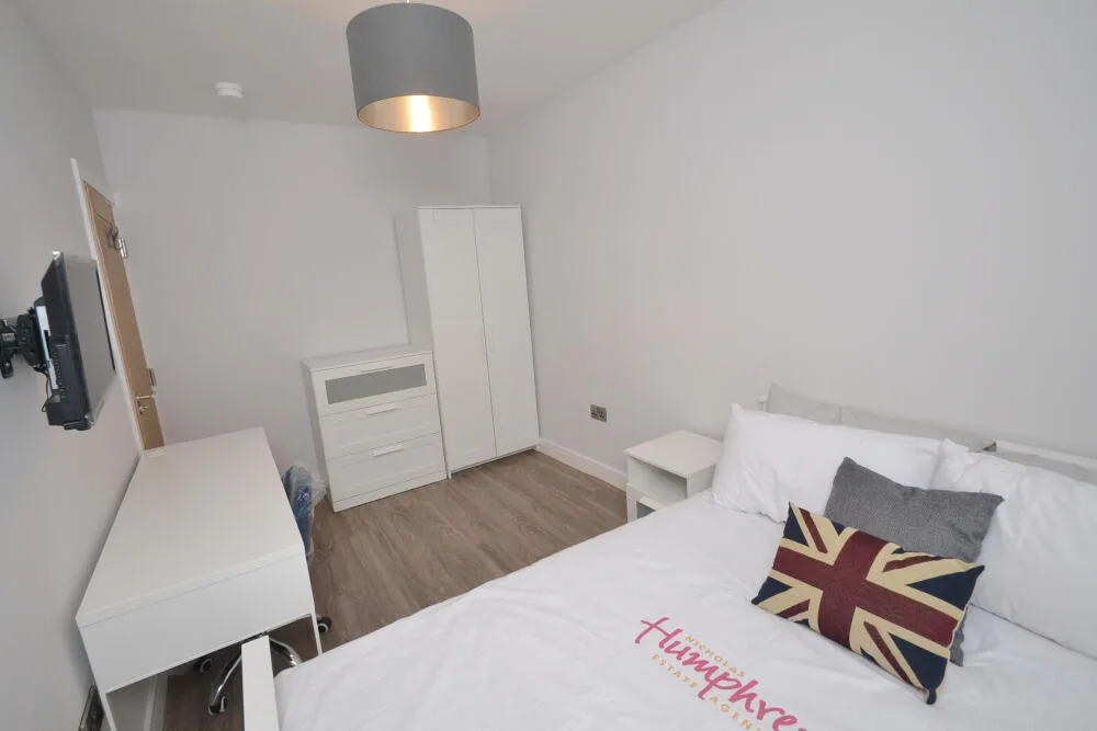 5 bedroom terraced house for rent