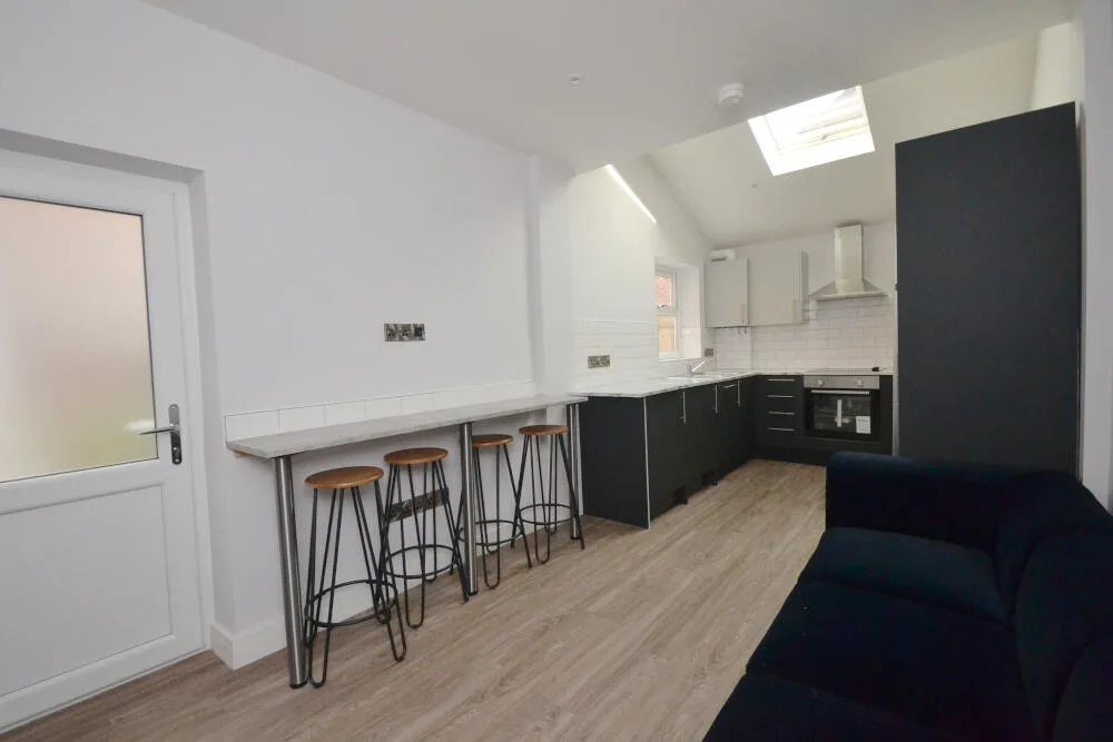 5 bedroom terraced house for rent