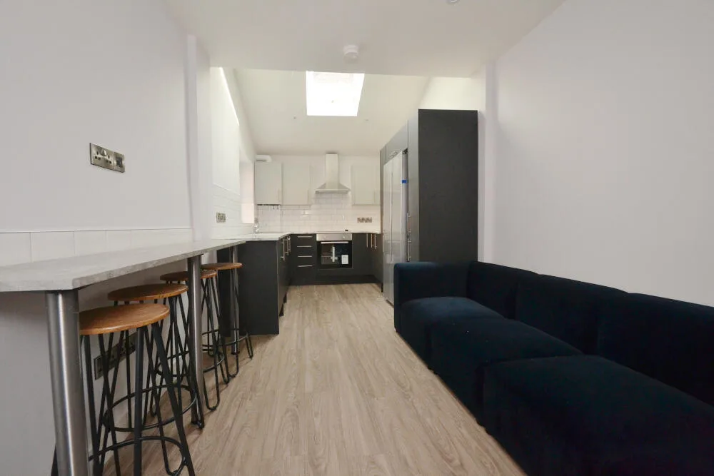 5 bedroom terraced house for rent