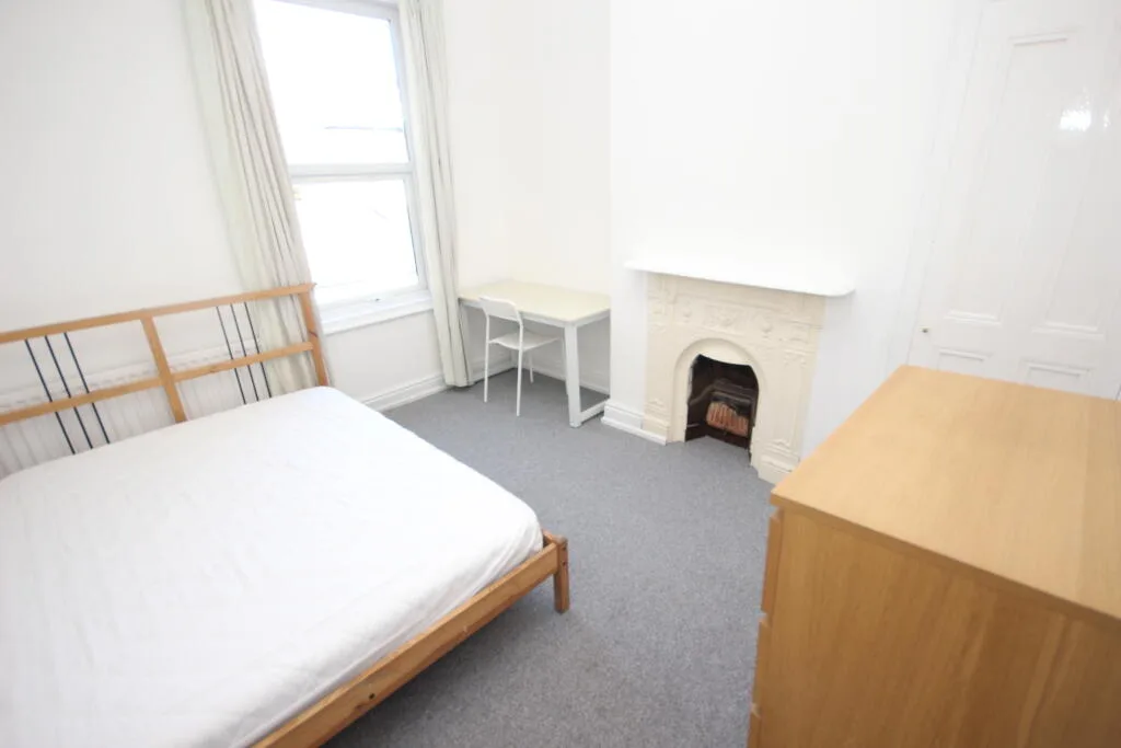 8 bedroom terraced house for rent