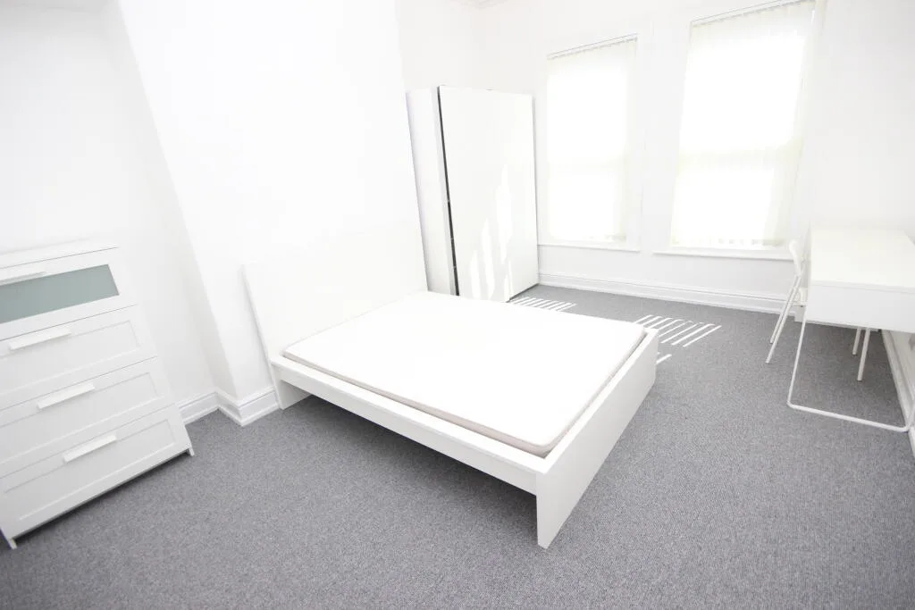 8 bedroom terraced house for rent