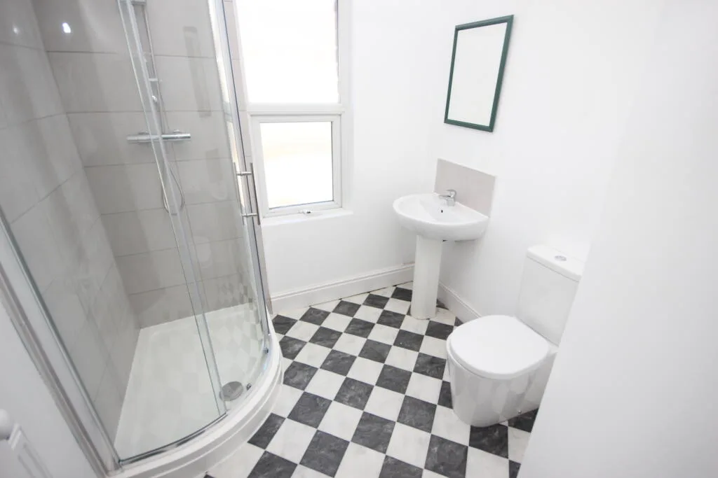8 bedroom terraced house for rent