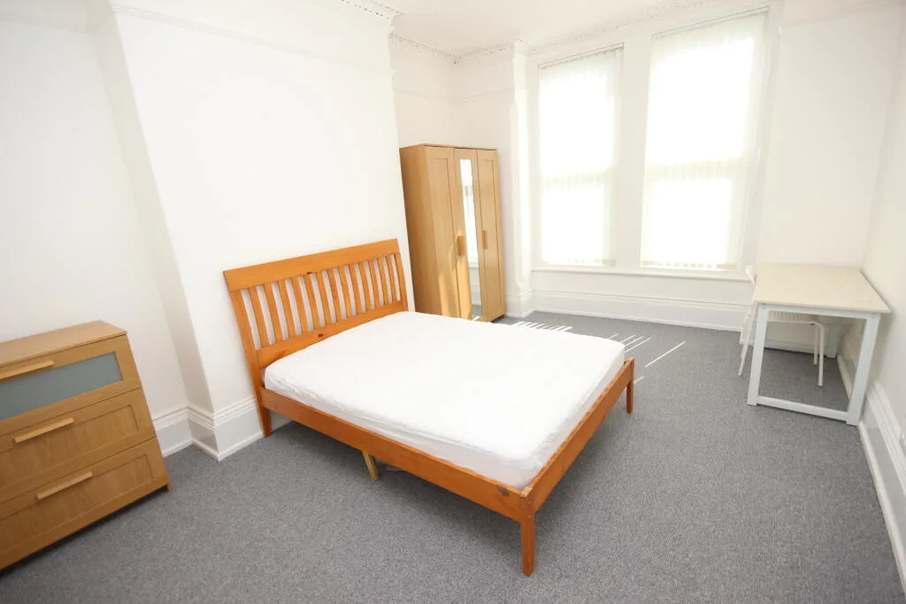 8 bedroom terraced house for rent