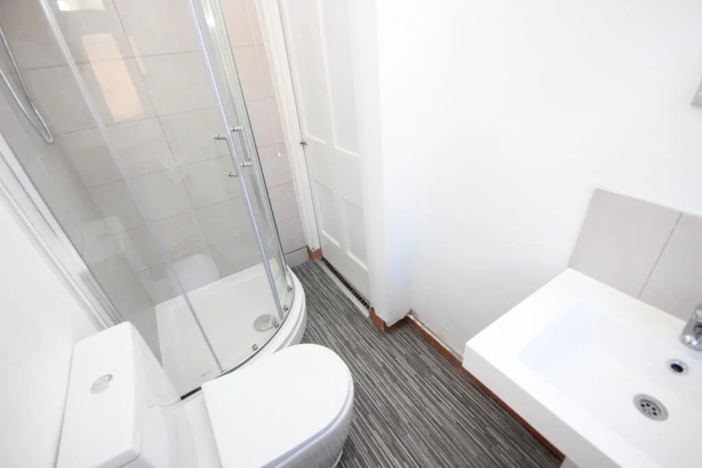 8 bedroom terraced house for rent