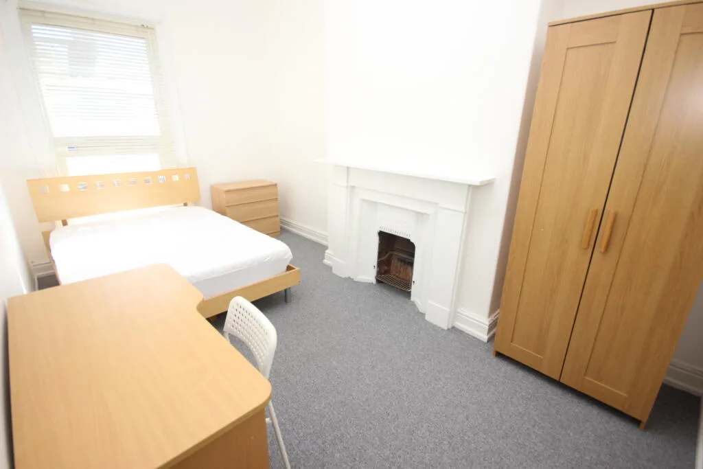 8 bedroom terraced house for rent