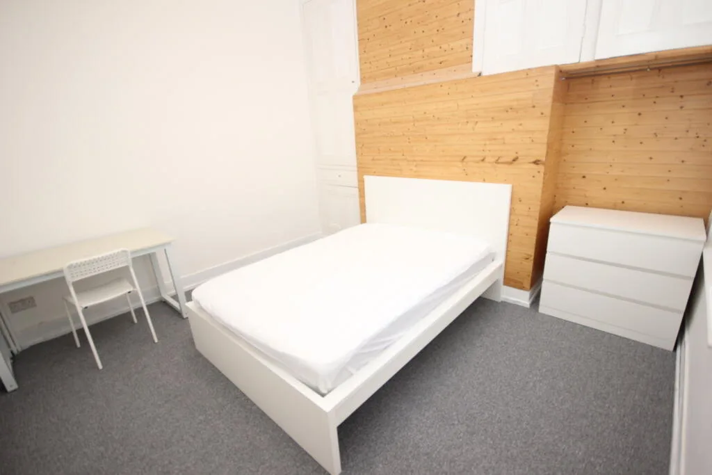 8 bedroom terraced house for rent